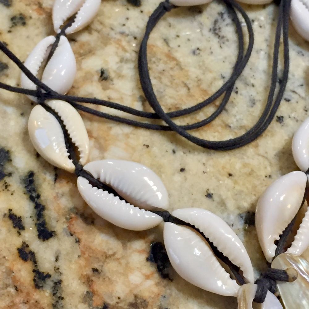 π Natural Pooka Shell necklace π - Picture 4 of 6